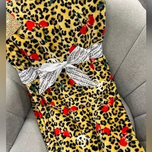 🩷🍒 Juicy Couture cheetah print & cherries throw blanket